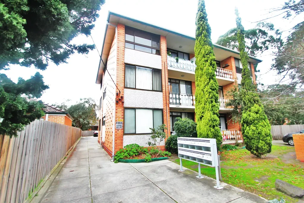 Bright 2-Bedroom Malvern East Apartment with Carport