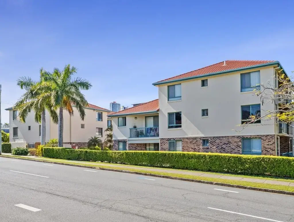 Tidy Updated 1 Bedroom Ground Floor Unit - Prime Southport Location