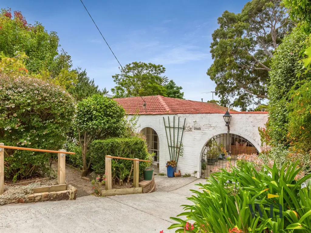 Walk to Mt Martha Village- just over 1km from the Beach and Coffee