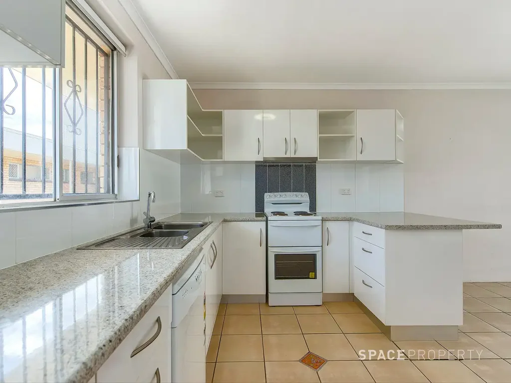 Spacious Unit in Prime Location