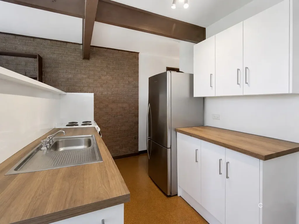 Sweeping Bushland and City Views - Utilities Included
