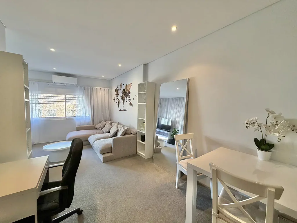 Furnished One Bedroom Apartment at Capella Kensington!