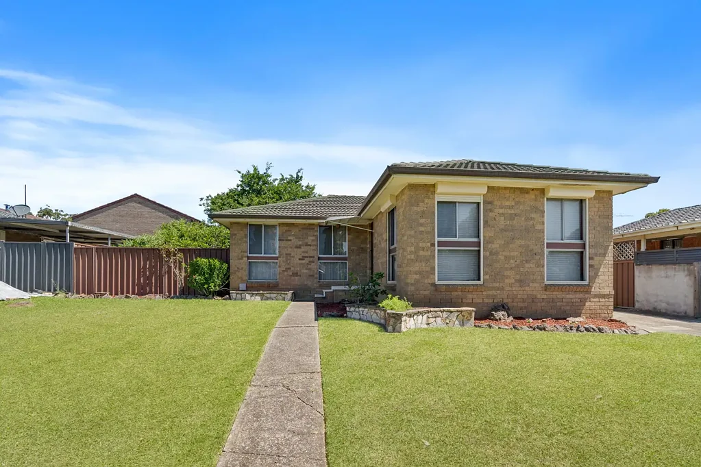 4 Mentha Place, Macquarie Fields, NSW 2564