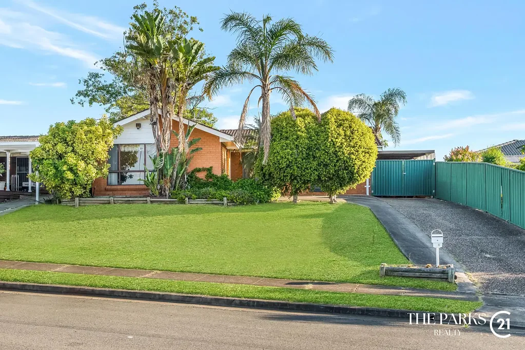 Bossley Park 4房 Bossley Park宝地 559.7㎡阔地 17.5米宽正 3房精装 现代厨浴 宽敞客厅 舒适宜居 家园潜力 4 BEDROOM HOME WITH GRANNY FLAT POTENTIAL (S.T.C.A)