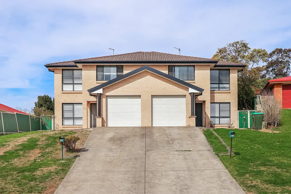 Muswellbrook 6कमरा Strata Duplex Semis for Separate Sale or In One Line