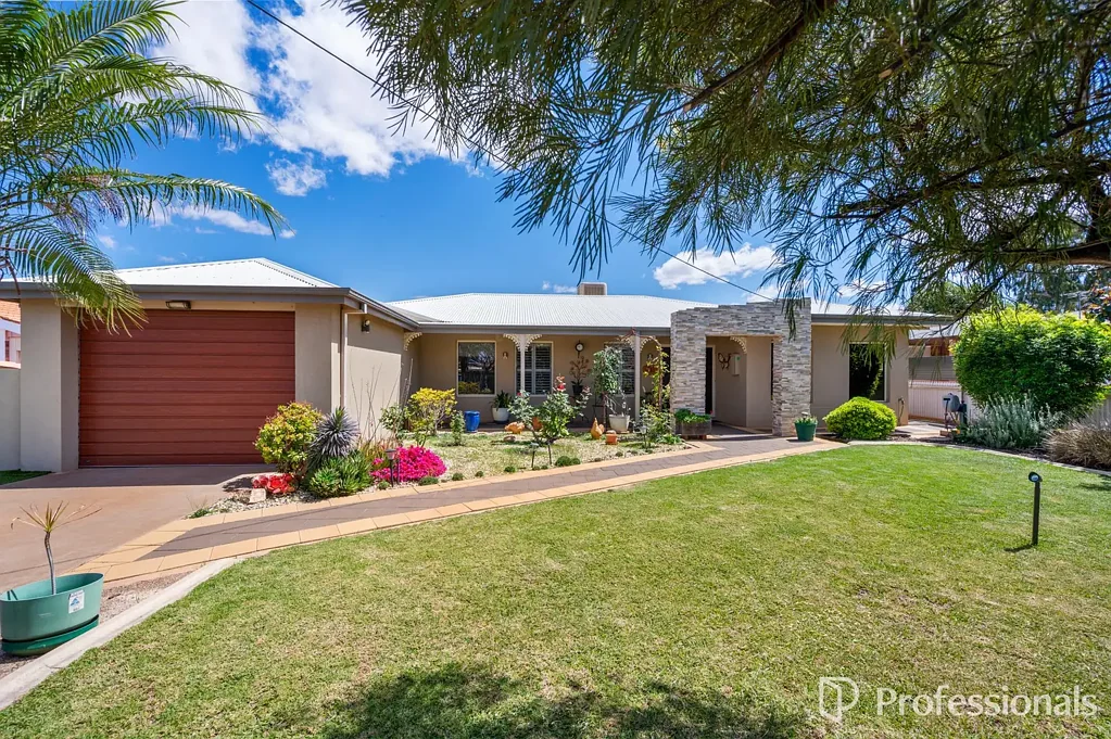 West Lamington 4Phòng ngủ Immaculately Presented & Impressively Spacious!