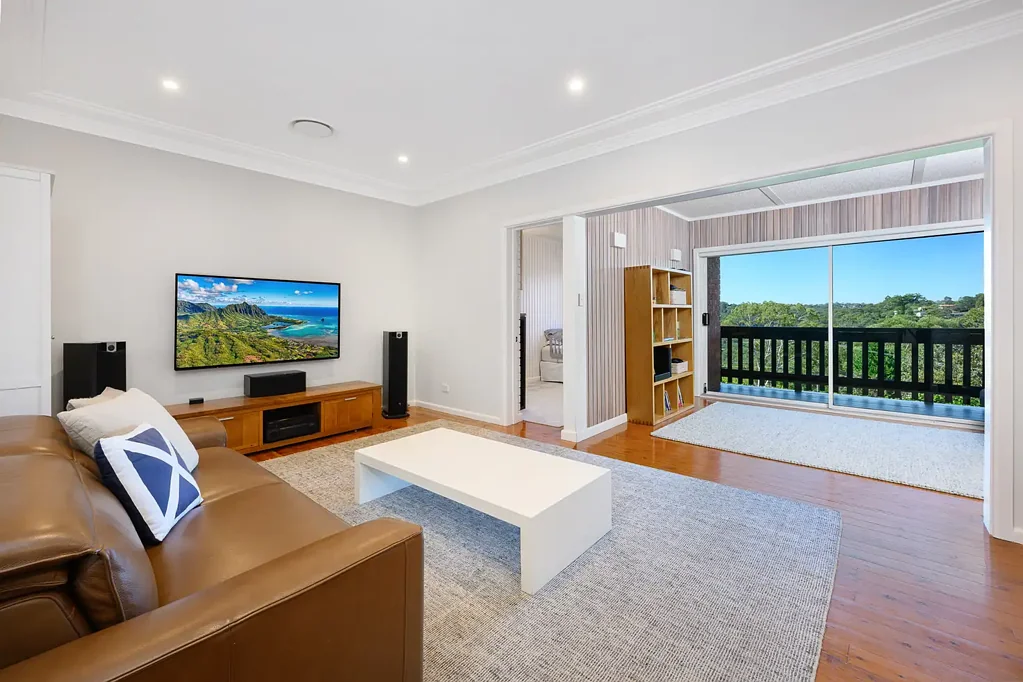 East Lindfield 4 Slaapkamer Modernised family home with elevated leafy views