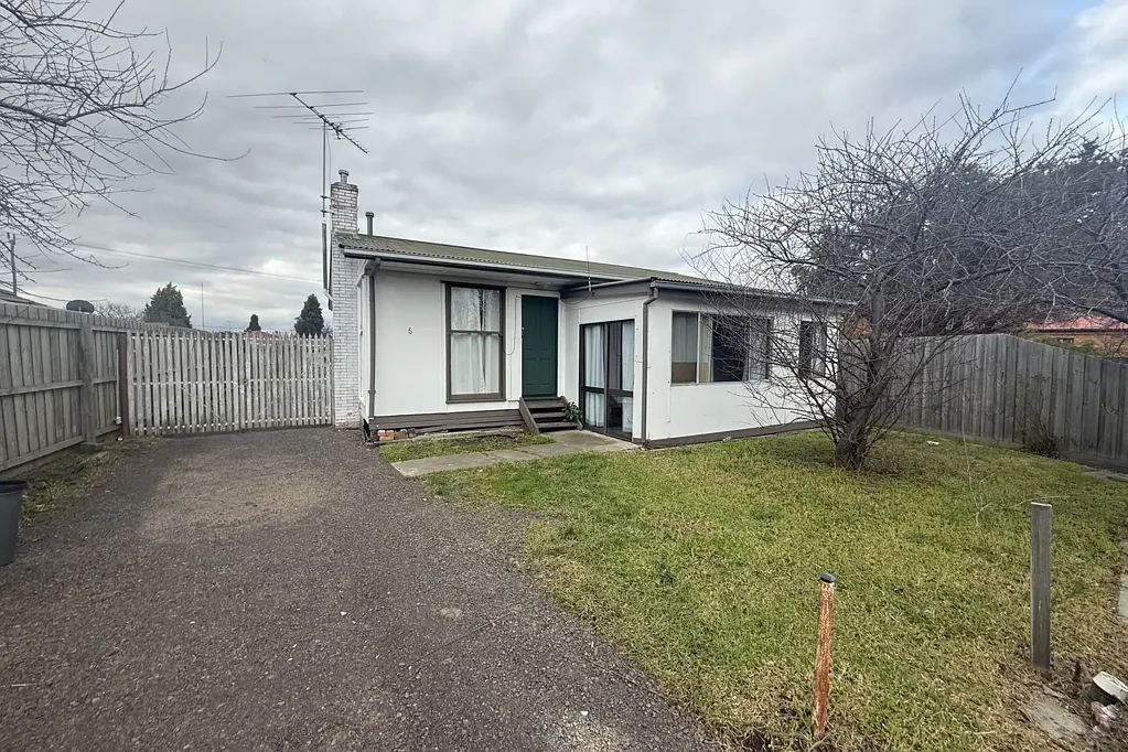 Neat & Comfortable 2-Bedroom Home