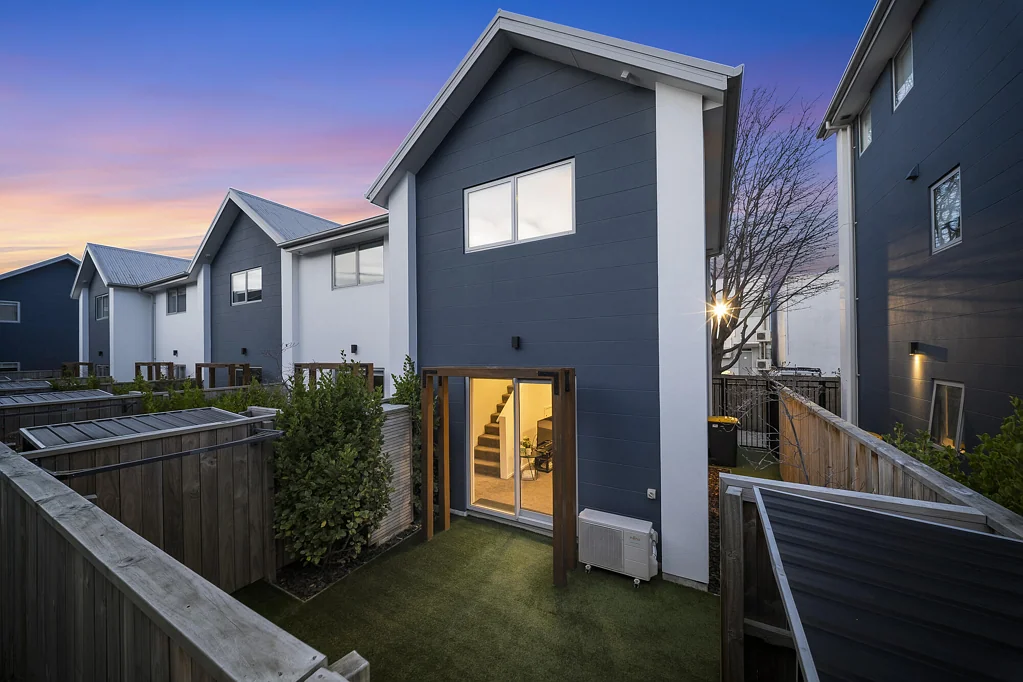 Christchurch Central 1 Bedroom City-Fringe Style with Built-In Returns