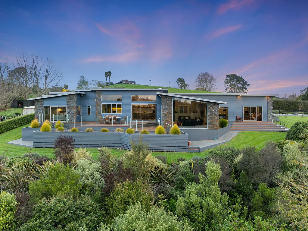 Whatawhata Whatawhata lifestyle retreat with lake and views