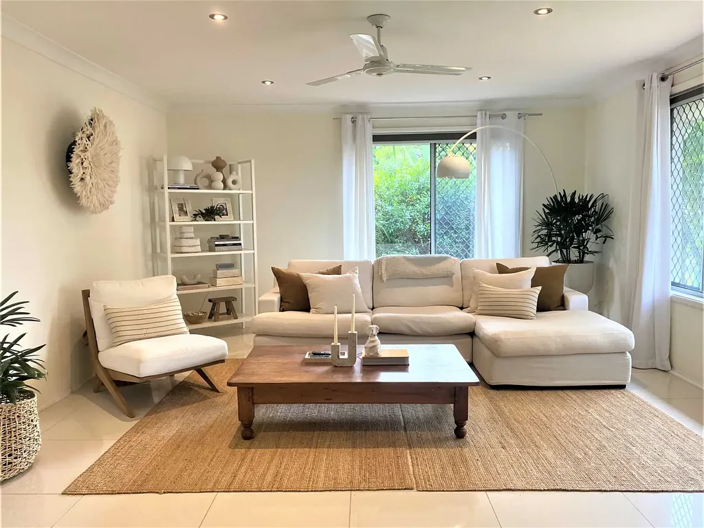33 Gretel Drive, Mermaid Waters, QLD 4218
