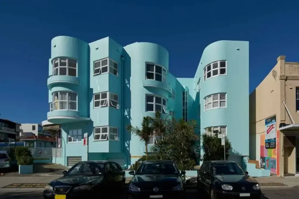 Stunning Surfside Art Deco Apartment In Prime North Bondi Setting