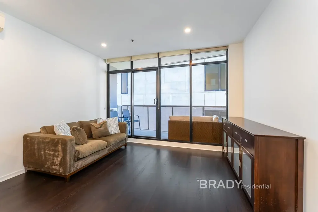 MODERN DESIGN FULLY FURNISHED ONE BEDROOM APARTMENT WITH FLOORBOARDS