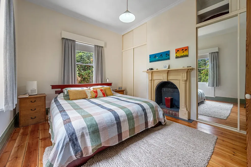 East Devonport 4房  Timeless Circa 1888 Character Home on 1,234 m2 – A Rare East Devonport Gem