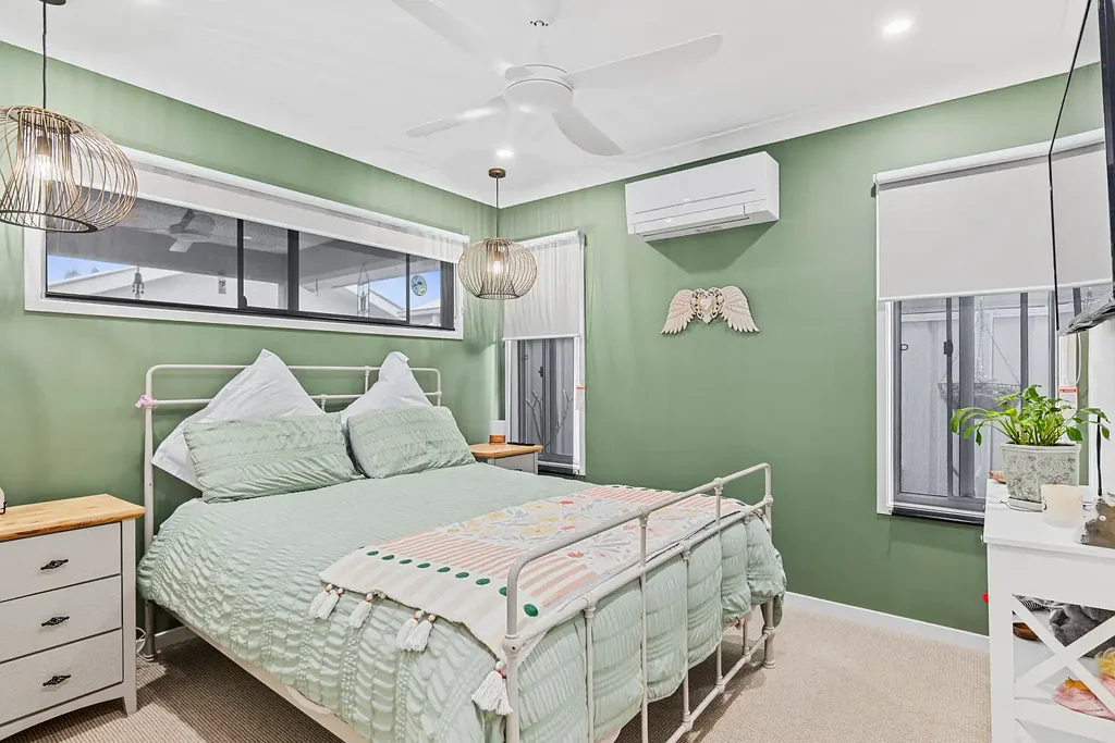 Beaudesert 2房 新社区12个月 时尚个性住宅 步行Club Millers 双车库充足储物 主卧步入式衣帽间 两间浴室独立洗衣房 分体式冷暖空调 私密后庭院中央岛台内置电器 安全封闭社区 无市政费印花税 Vibrant Lifestyle Living!