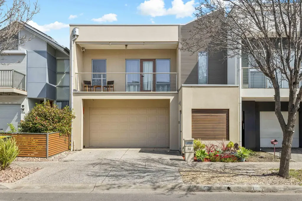 Mawson Lakes 4Phòng ngủ Large Family Home in the Heart of Mawson Lakes
