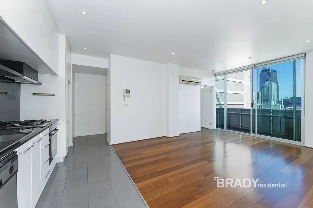 CHARMING ONE BEDROOM APARTMENT WITH STORAGE CAGE & CAR PARK!