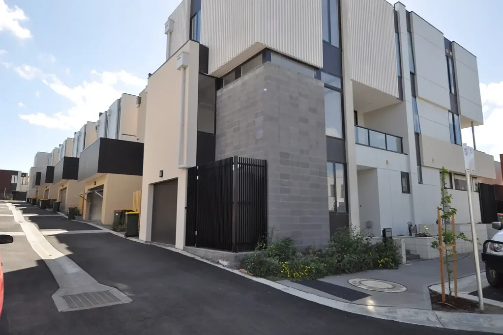 Modern  Three Bedroom Townhouse in Sought-After Williamsons Estate