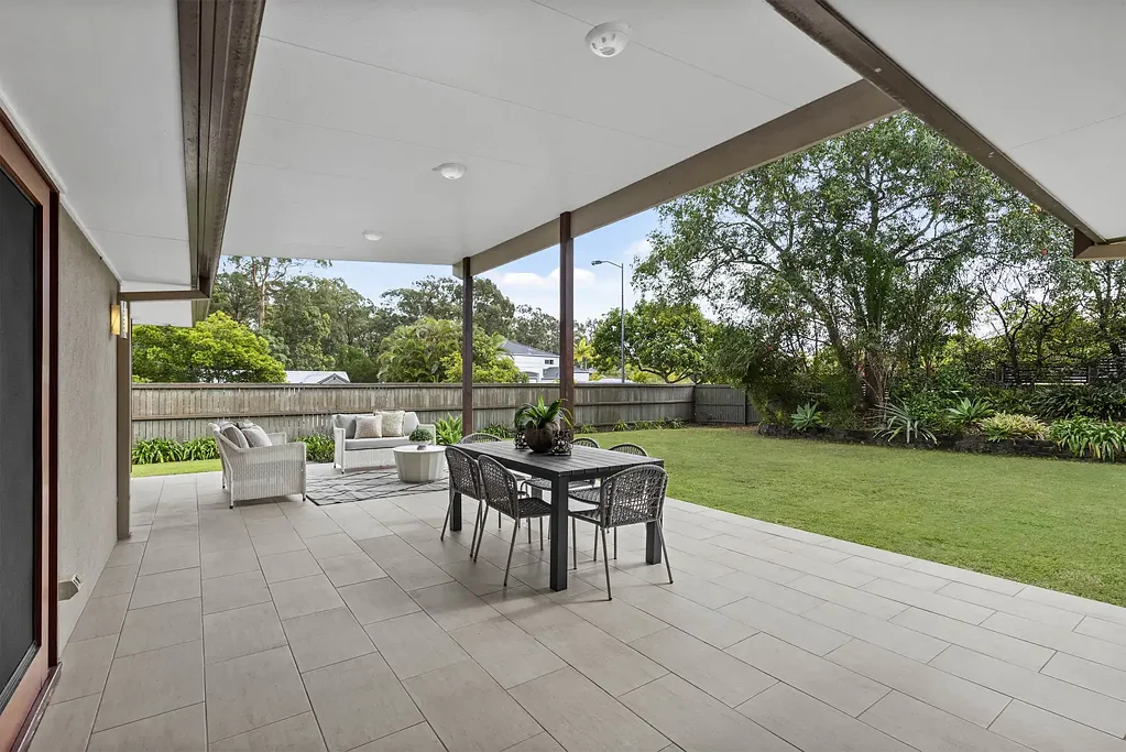 Bridgeman Downs 4कमरा Spacious Family Home on 1150sqm Corner Block