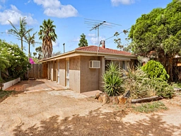 7 Point Cook Road, Altona Meadows