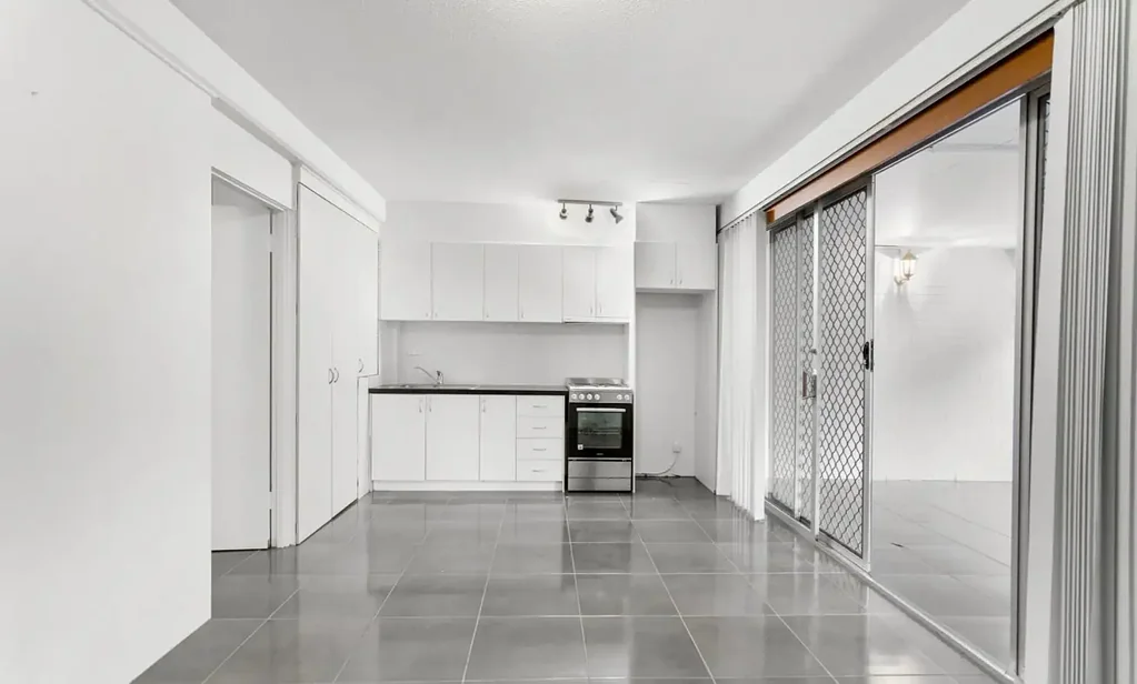 LOW RENT, GREAT LOCATION