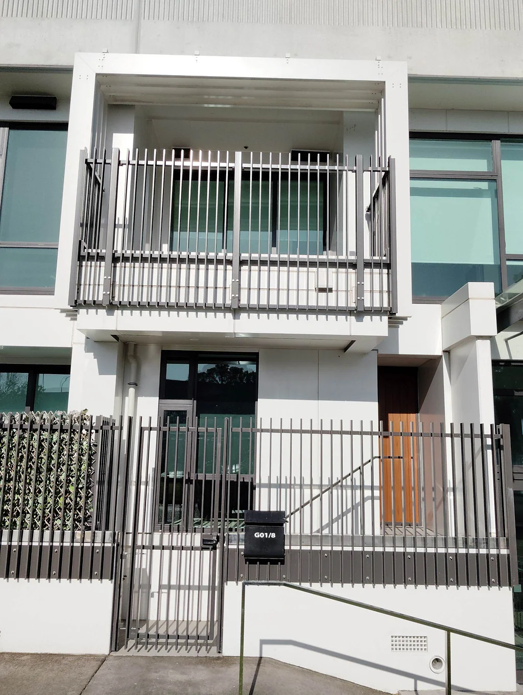 Stylish Two-Level Apartment with Secure Parking