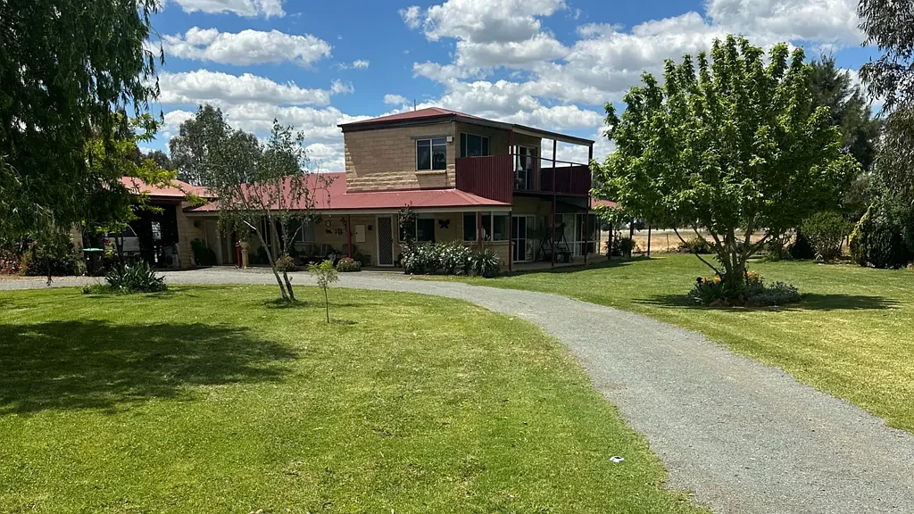 Harston  Lifestyle, Space and Versatility on 48 Acres