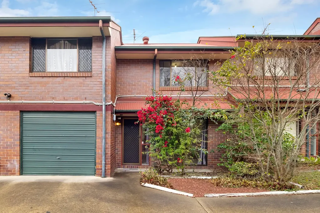 Bellbird Park 2部屋 Secure Complex | Move-In Ready | Huge Potential to Add Value