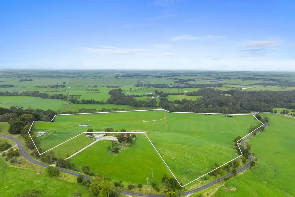 Outtrim  Exceptional Lifestyle & Productive Holding in Outtrim – 62 Acres