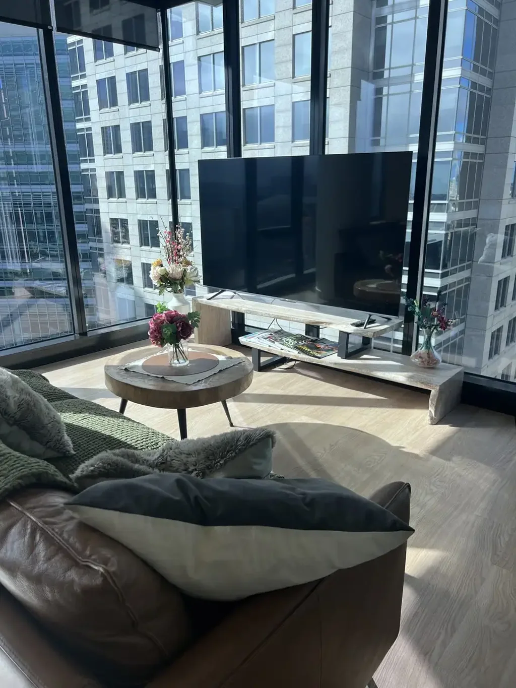Sydney 2 Bedroom Elegant Living in Sydney's Epicenter