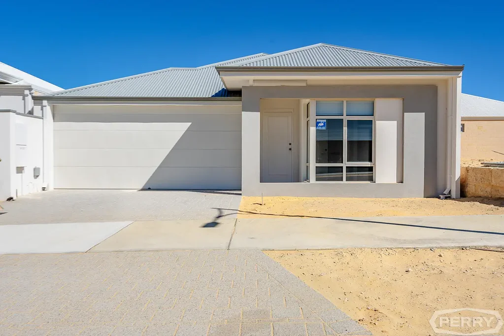 4 Sierra Way, Lakelands, WA 6180