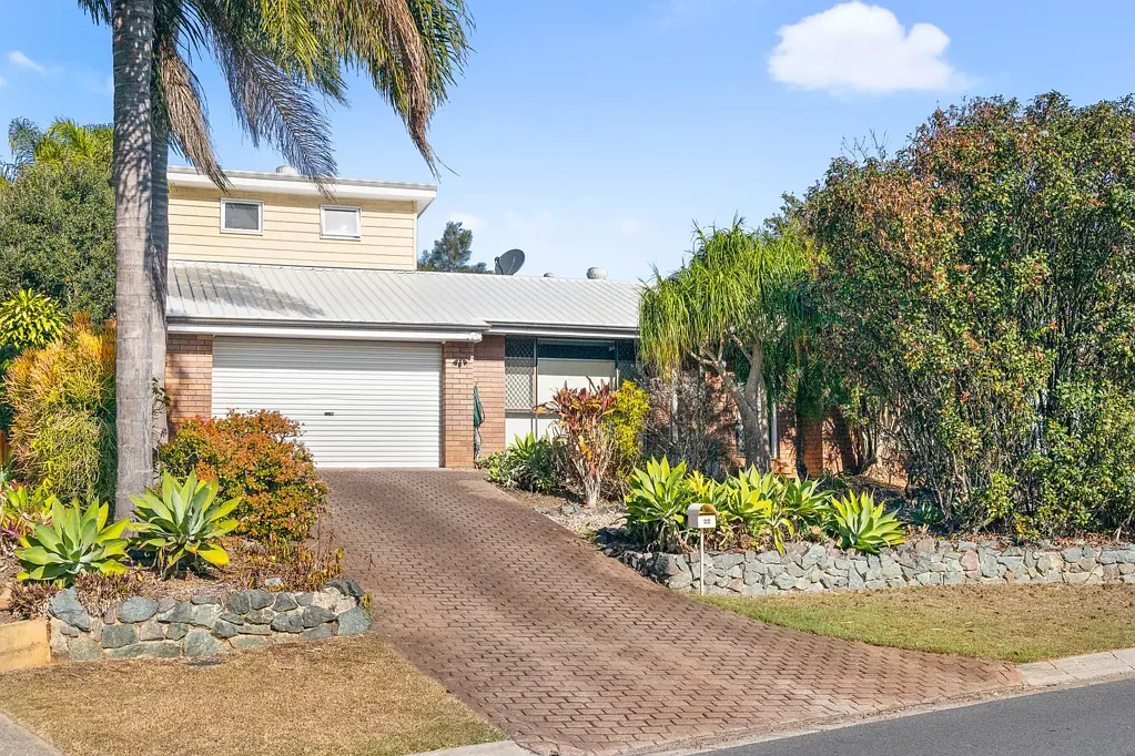 Comfort and convenience in a beautifully maintained home!