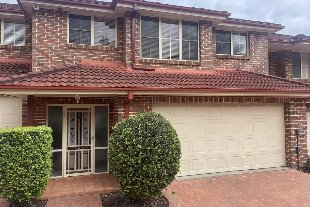 CASTLE HILL TOWNHOUSE – DUCTED AIR CONDITIONING