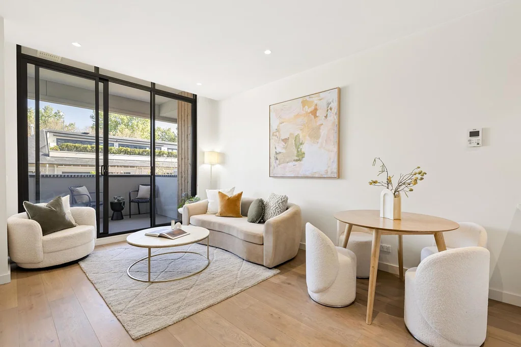 Malvern 2房 历史悠久的 Stonington Mansion 旁边的精致内饰 Refined Interiors beside the Historic Stonington Mansion