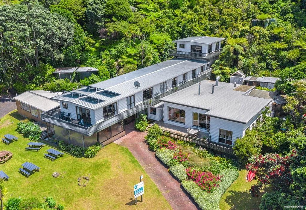 Great Barrier Island Tipi & Bobs - Waterfront Lodge