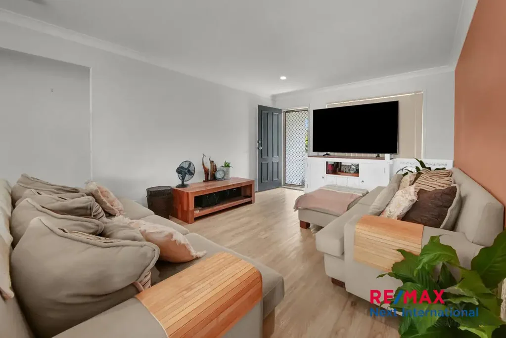Pacific Pines 3房  Rare Find! 280m² Land + Single-Level Living + Immediate Income!