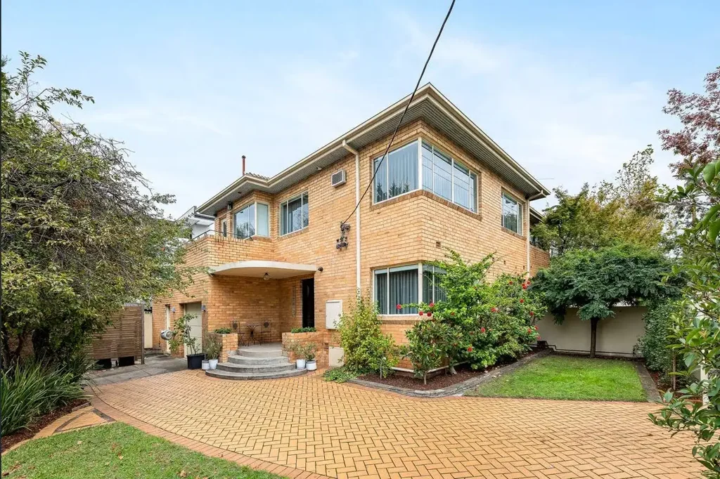 Elegant Art Deco Charm in a Peaceful Garden Setting