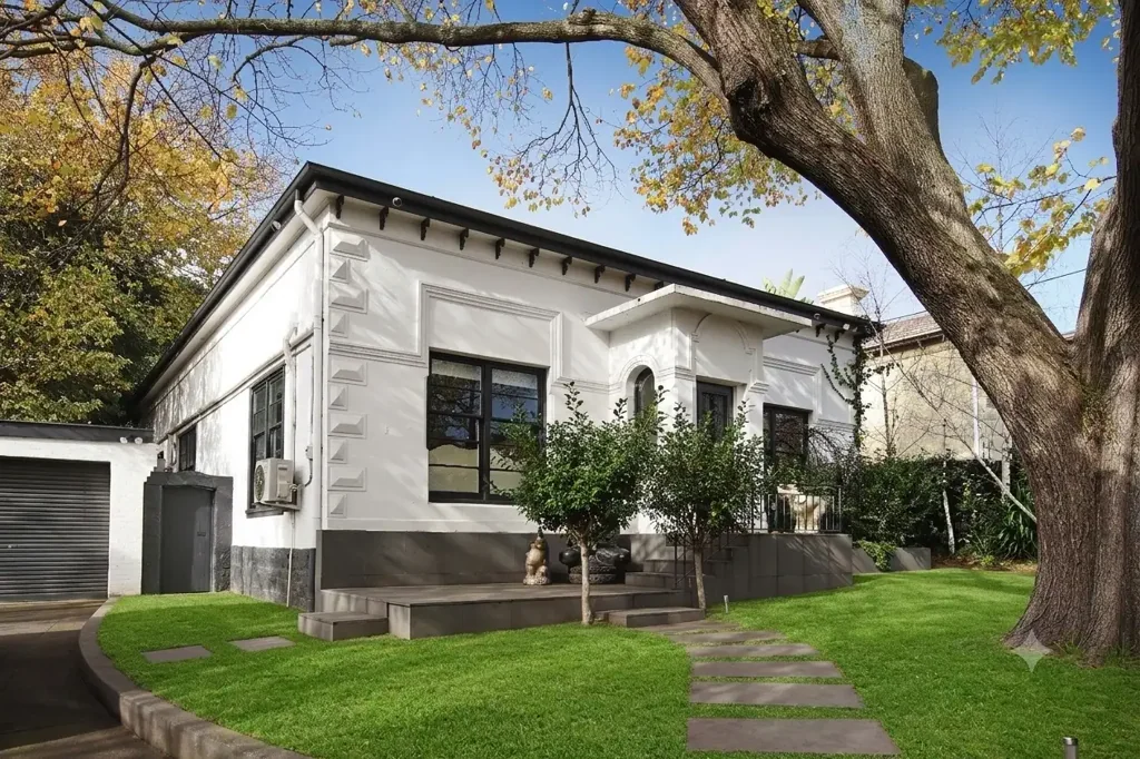 Toorak 4ਬੈੱਡਰੂਮ Grand Victorian Proportions in a Prestigious Toorak Setting
