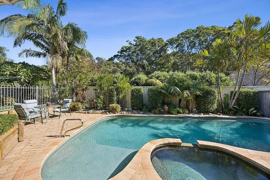 Tumbi Umbi 4ห้องนอน Single level brick home with pool and open interiors
