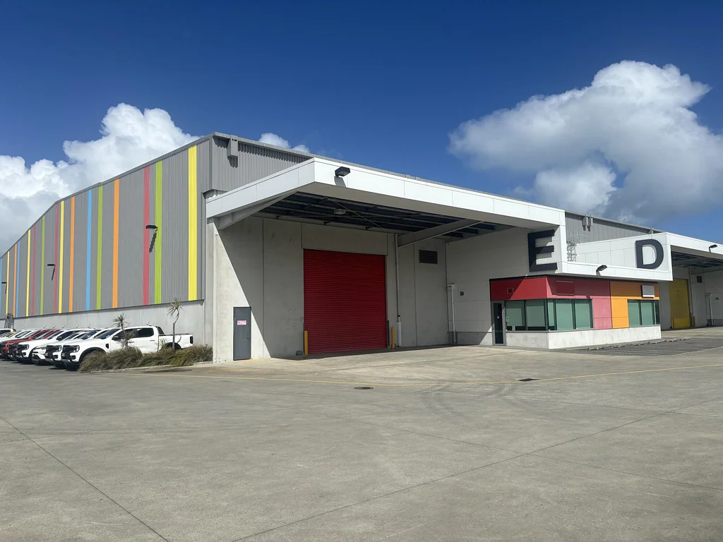 Auckland Airport 705sqm high-stud warehouse - Airport