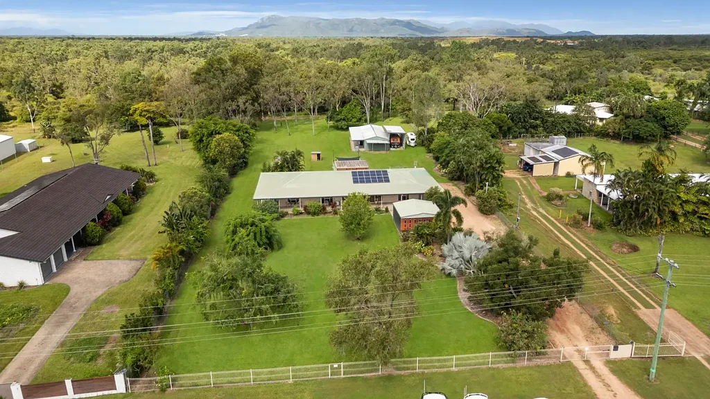 Rangewood 4 Bedroom Spacious Family Living on Acreage with Endless Lifestyle Potential in Rangewood
