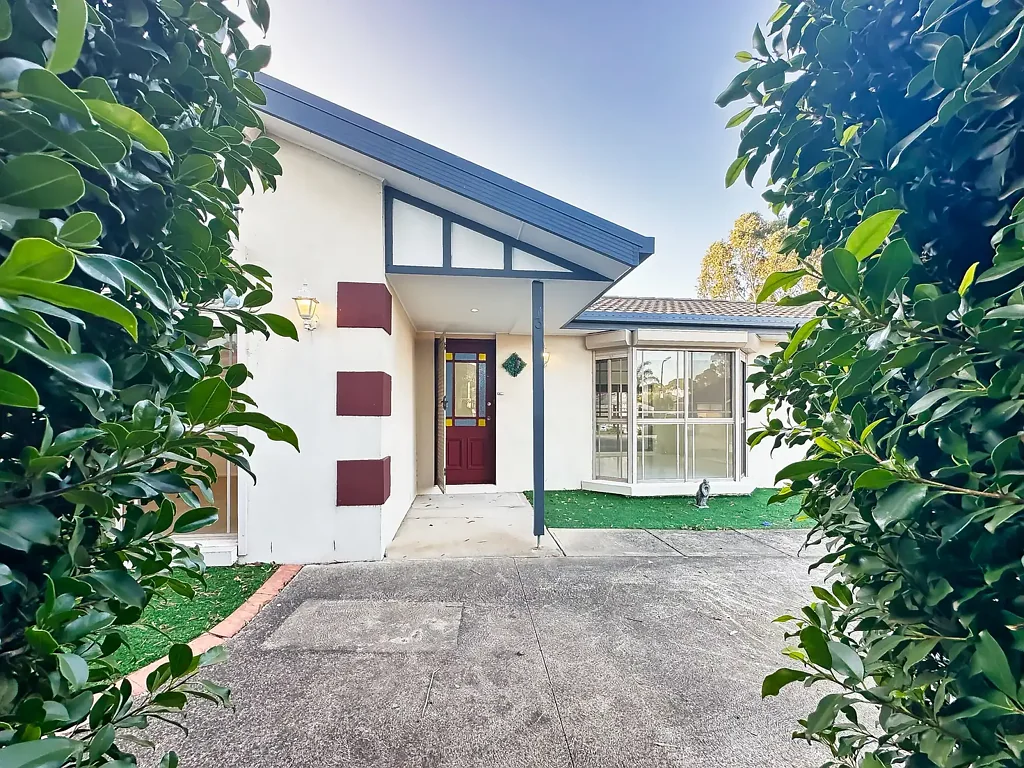Family Living in an Excellent Location!!!