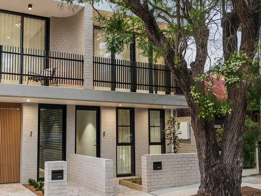 St Peters 5ห้องนอน New 5 bed home metres from Sydenham station