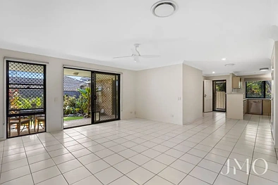 2/15 Cranberrie Crescent, Pimpama, QLD 4209, 3房, 2浴, Apartment