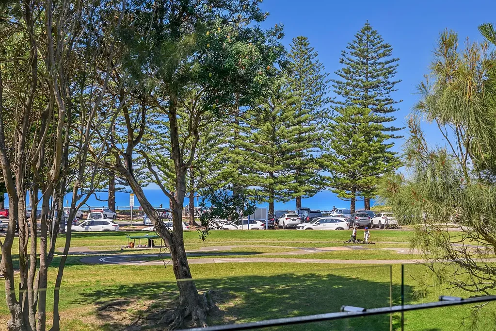 Mona Vale 2Kwarto Parkside Living with Ocean Views, Moments from Mona Vale Basin
