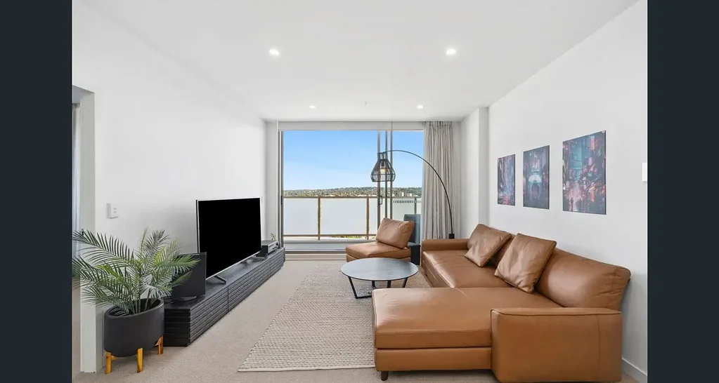 Fully Furnished Modern Apartment in the Heart of Ryde