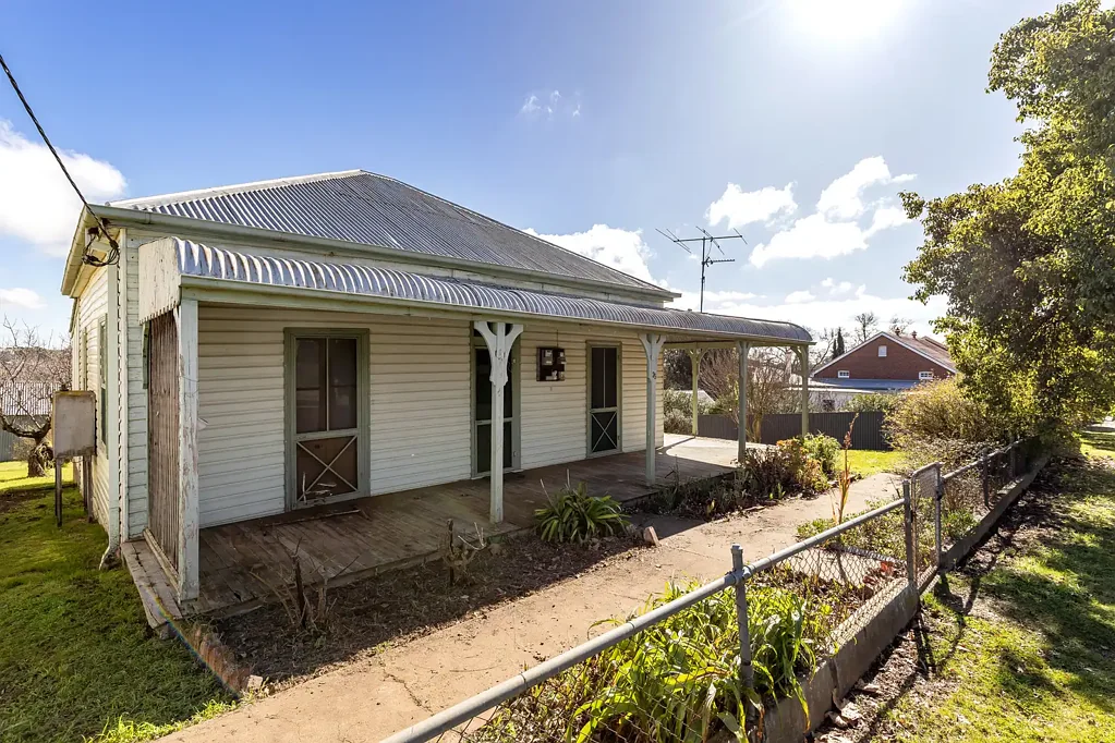 CLASSIC CENTRAL PROPERTY!