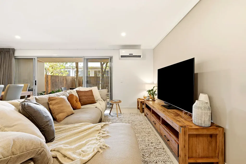 Carseldine 4Phòng ngủ Spacious End-Position Townhouse with Privacy, Comfort & Convenience