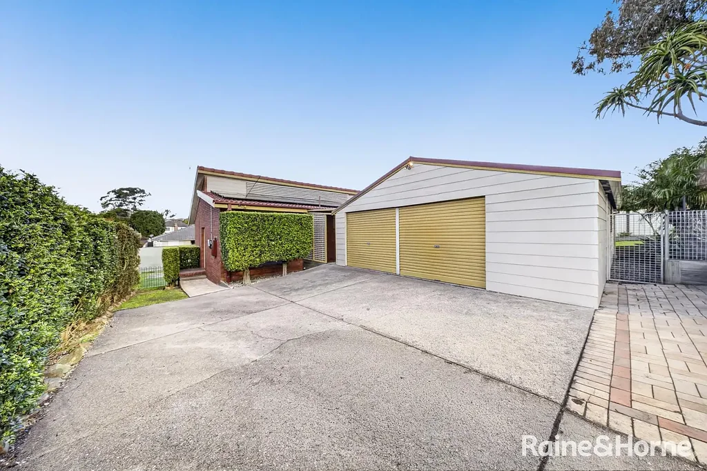CHARMING THREE BEDROOM HOME WITH BIG GARAGE!