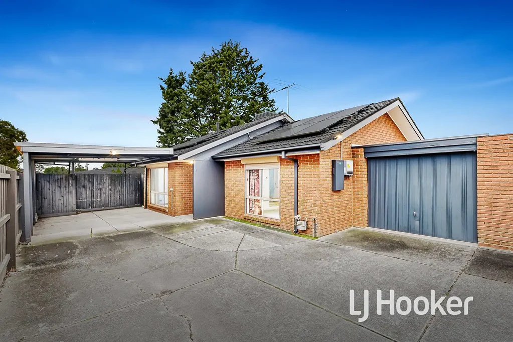 Hampton Park 2Zimmer Beautifully Presented Unit with Space, Comfort & Convenience